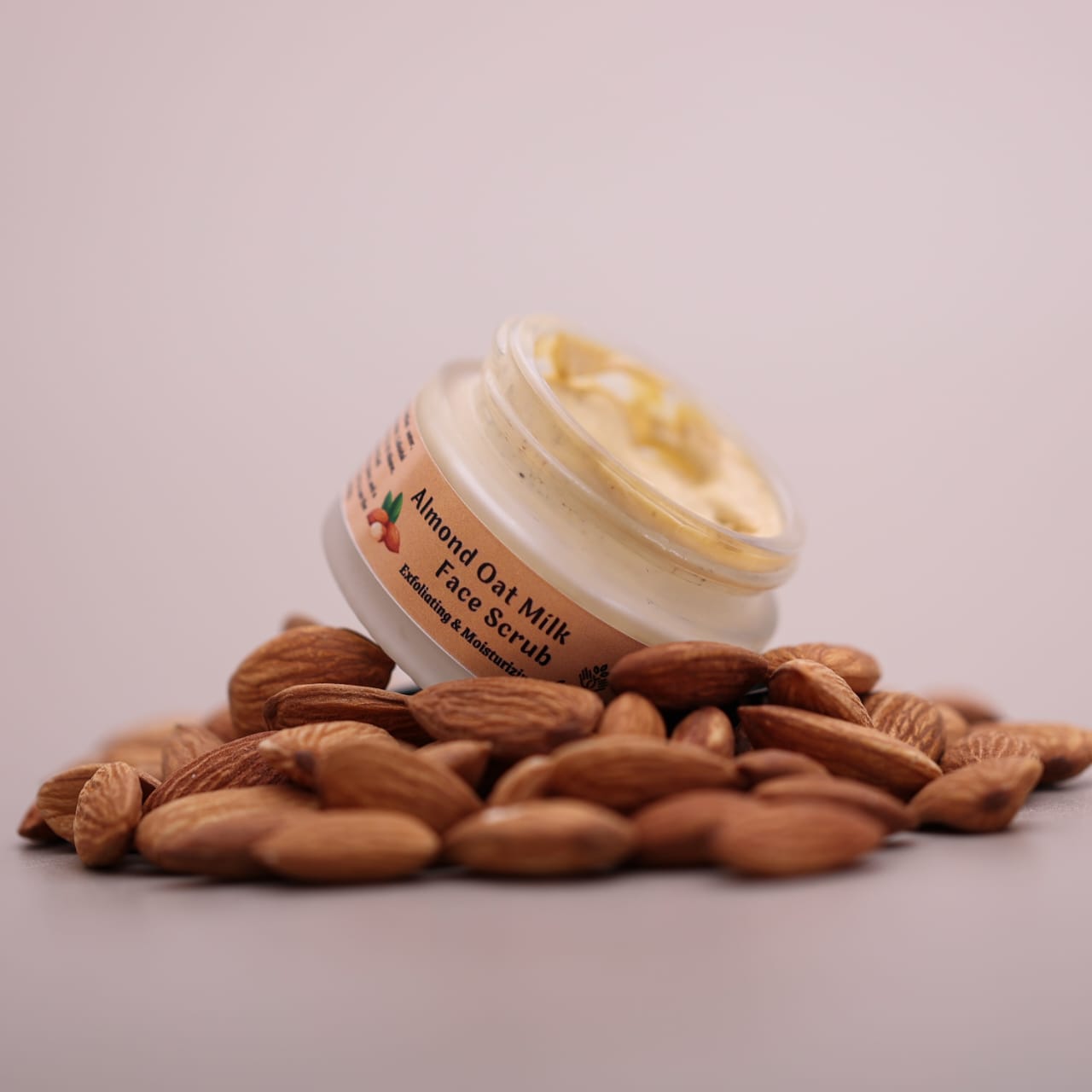 ALMOND OATMILK FACE SCRUB